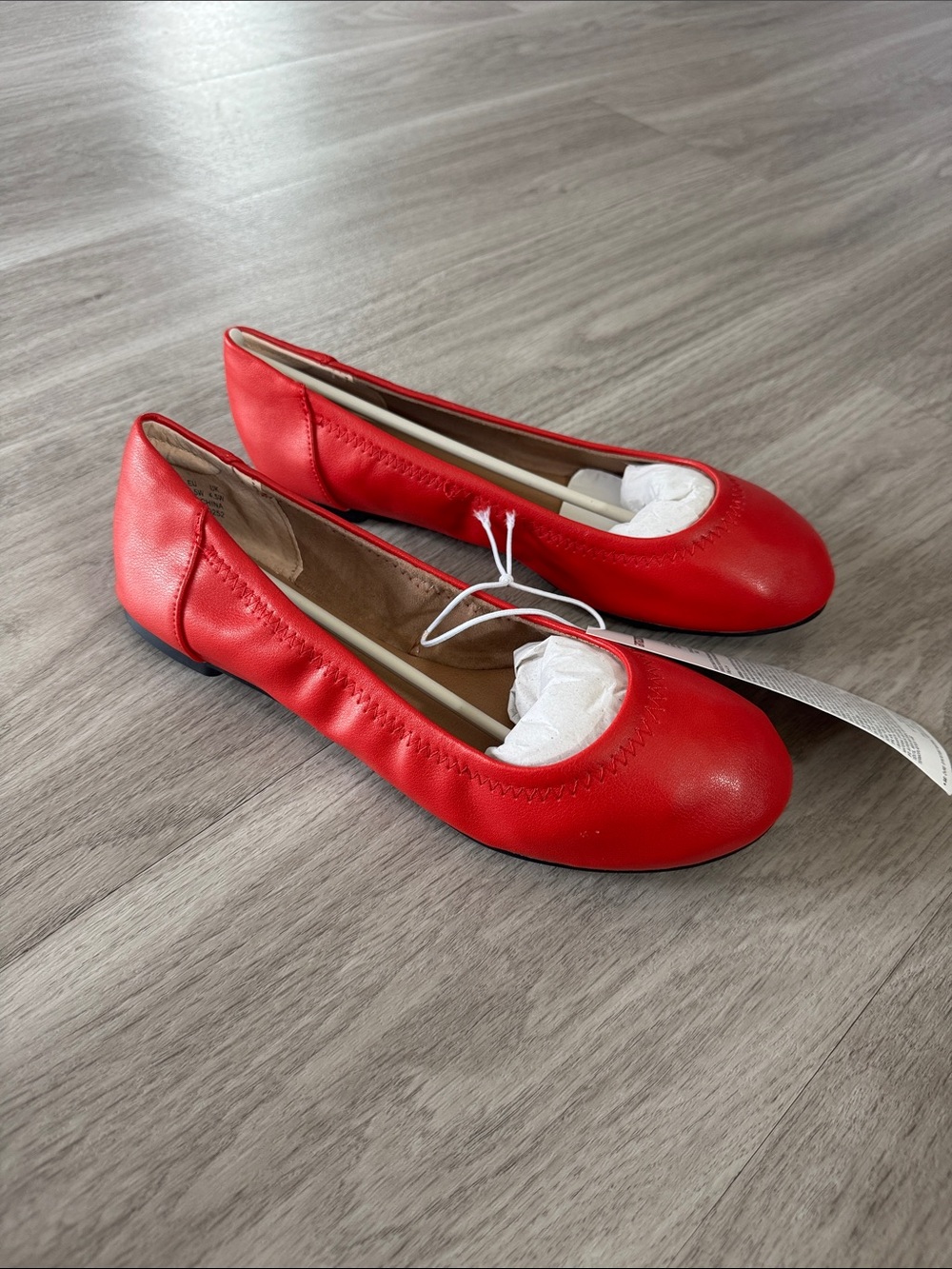 Amazon Essentials Red Women's Leather Slip-On Flats